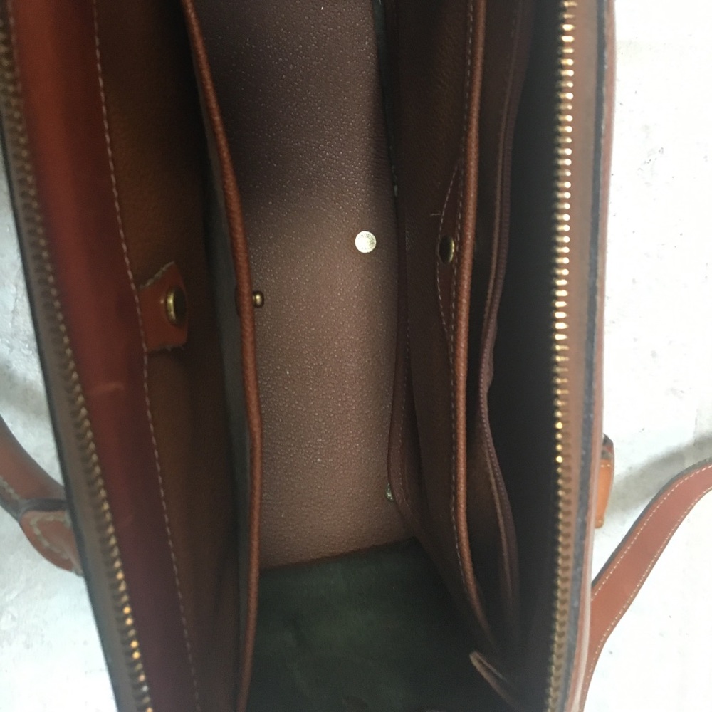 Dooney and Bourke leather bag - Picture 2 of 3